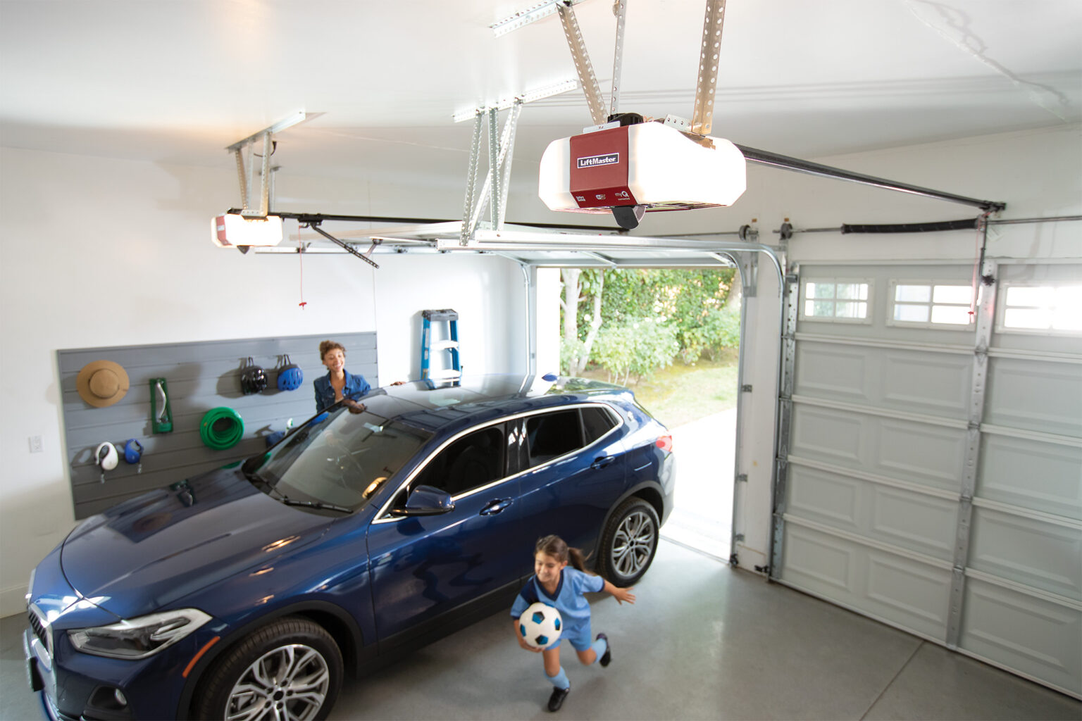 expanded-liftmaster-myq-ecosystem-heritage-garage-door